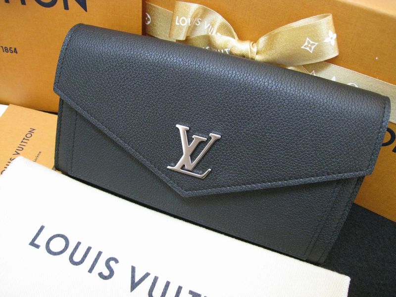 LOUISVUITTON ポルトフォイユロックミー長財布来月まであれば買います